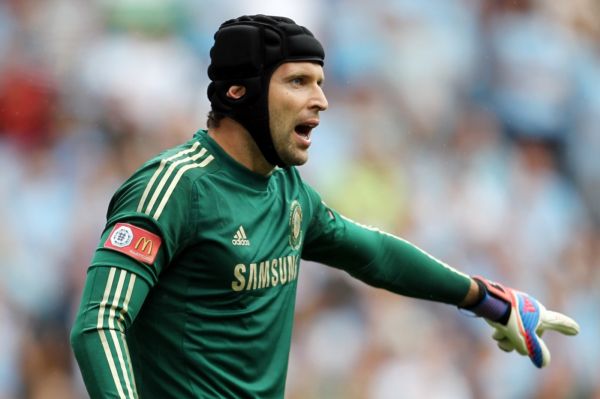 Gólman Chelsea Petr Čech v Lize mistrů narazí na Šachťar Doněck s Tomášem Hübschmanem.