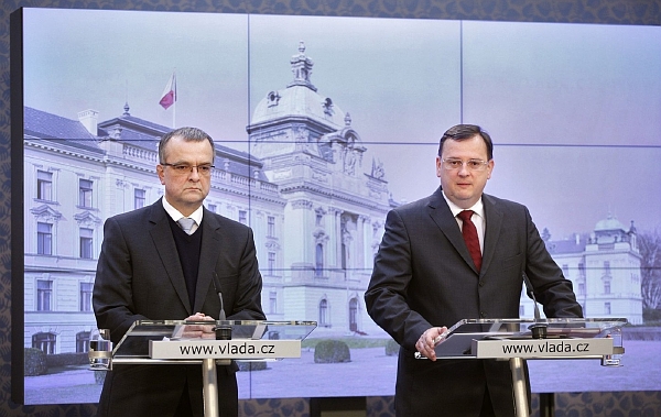 Miroslav Kalousek (TOP 09) se domnívá, že kvůli neshodám v ODS nemá vláda dostatečnou podporu pro rozpočtové změny (na snímku s premiérem Petrem Nečasem).