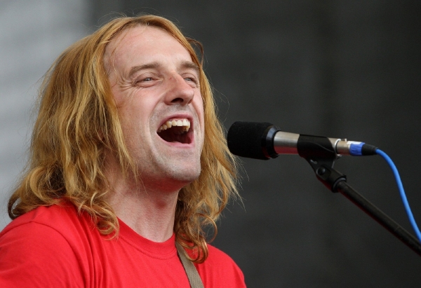 Letos na festivalu vystoupila například kapela Vypsaná fixa. Na fotografii je frontman Márdi.