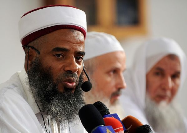 Tisková konference vedoucích představitelů tuniských salafistů. 