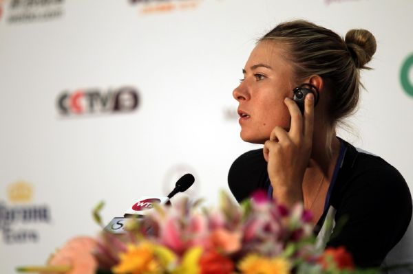 Tenistka Maria Šarapovová není nadšená z plánů organizátorů Australian Open vyplácet od příštího ročníku vyšší odměny hráčům, kteří vypadnou v prvním kole. Tenistka Maria Šarapovová není nadšená z plánů organizátorů Australian Open vyplácet od příštího ročníku vyšší odměny hráčům, kteří vypadnou v prvním kole.