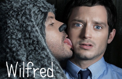 V hlavních rolích seriálu se objeví Elijah Wood a Jason Gann.