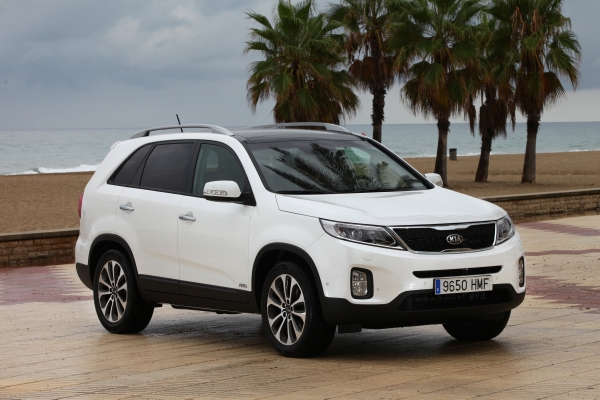 I Kia Sorento, která prošla omlazovací kúrou, sází na bílou barvu.
