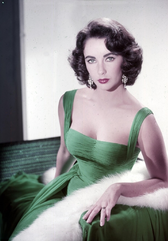 Elizabeth Taylorová, již zesnulá slavná herečka.