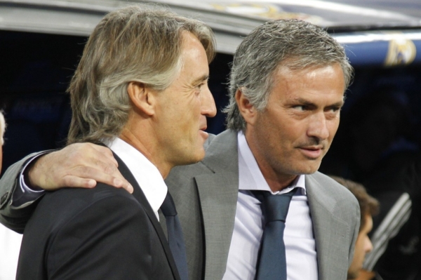 Roberto Mancini (vlevo) a José Mourinho.