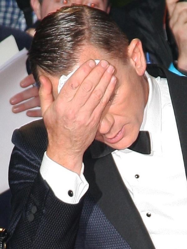 James Bond je nemocný.