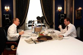 Putin na obědě s Medveděvem.