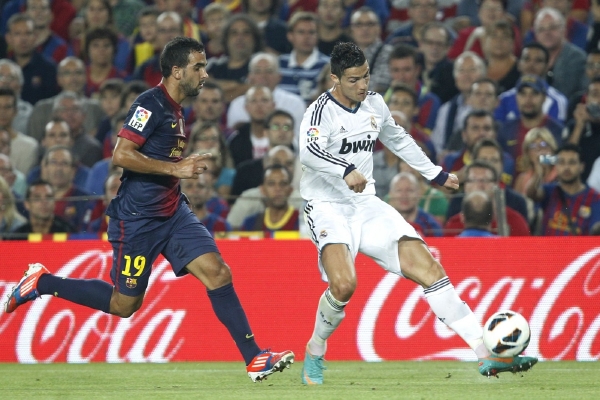 Martín Montoya (vlevo) s hvězdou Realu Madrid Cristianem Ronaldem.