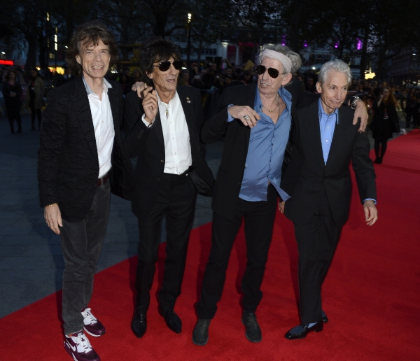 Rolling Stones zahrají v pařížském klubu za 15 eur. Zleva Mick Jagger, Ronnie Wood, Keith Richards a Charlie Watts.