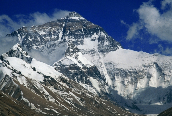 Náklady na skok na Mount Everest se pohybují kolem 480 000 korun. Náklady na skok na Mount Everest se pohybují kolem 480 000 korun.