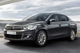 Citroën C-Elysée je připraven odolávat i horším silnicím.
