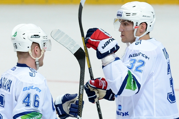 Alexandr Ovečkin (vpravo) momentálně září v dresu moskevského Dynama. 