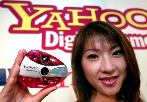 Yahoo Japan se daří. Vyrábí i kamery.