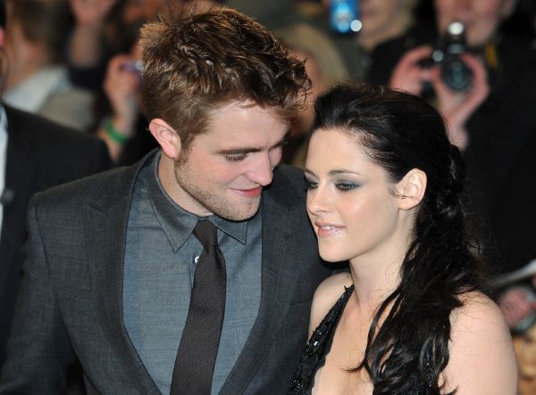 Pattinson zřejmě stále neví, zda může Stewartové zase věřit.