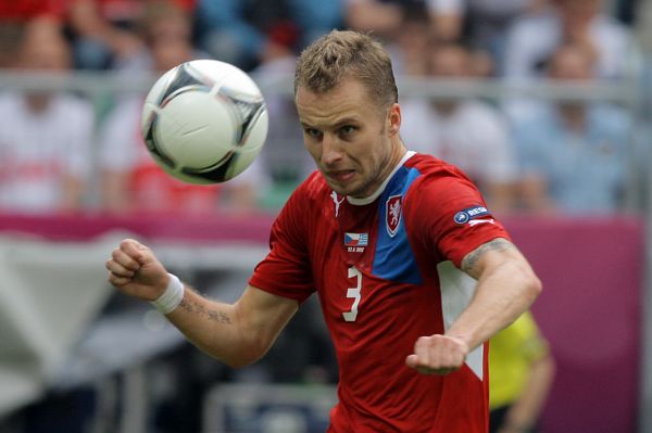 Reprezentační obránce Michal Kadlec si od fotbalu bude muset odpočinout.
