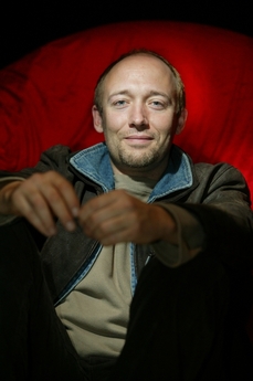 Herec Robert Jašków.