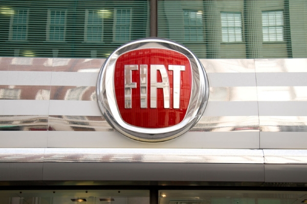 V Praze nechá firma Fiat jen marketing a mluvčí.