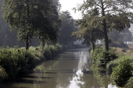 Vodní cesta je dlouhá 53 kilometrů.