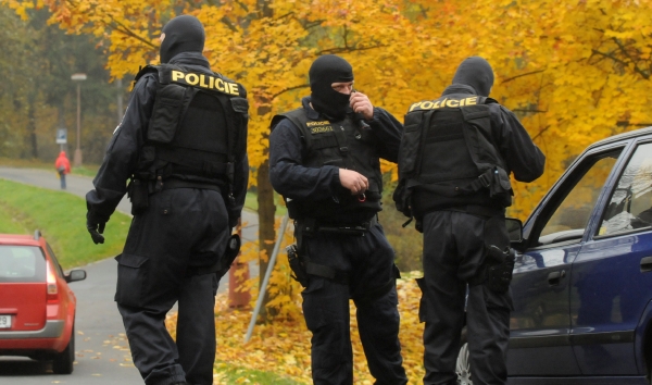 Policie v souvislosti s lihovou aférou zadržela v minulém týdnu osm lidí.