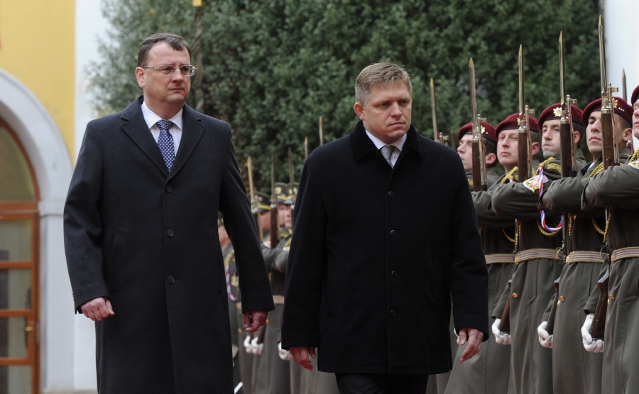 Petr Načas (vlevo) a Robert Fico.