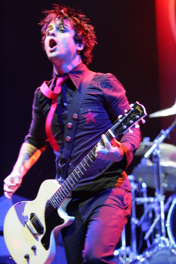 Skupina Green Day zrušila své letošní koncerty, důvodem jsou potíže frontmana skupiny Billieho Joea Armstronga.