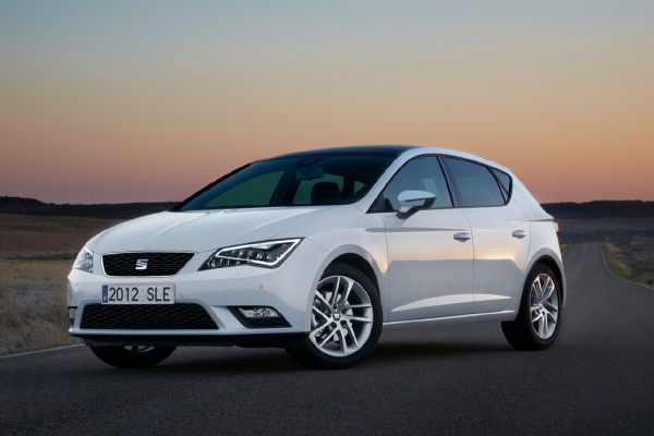 Seat Leon třetí generace představí také přepracované logo značky.