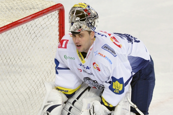 Ondřej Pavelec opět oblékne reprezentační dres.