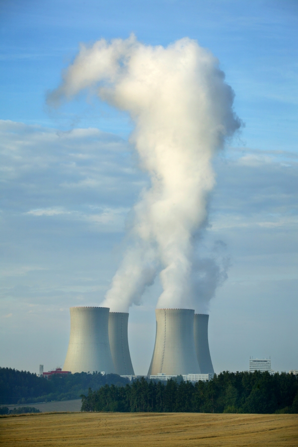 Energetická společnost ČEZ neuvažuje o pozastavení tendru na dostavbu Jaderné elektrárny Temelín. 