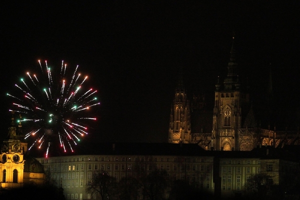 Novoroční ohňostroj v Praze 1. ledna 2012