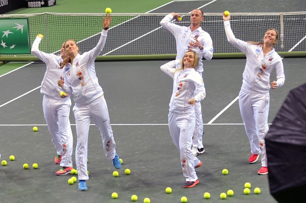 Český tým při úterní přípravě na finále Fed Cupu. Český tým při úterní přípravě na finále Fed Cupu.