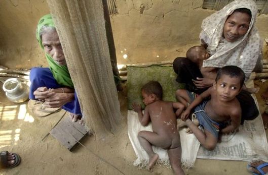 Rohingové v provizorním uprchlickém táboře v Bangladéši.