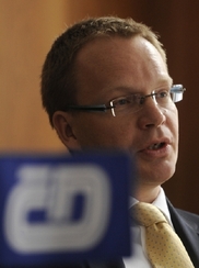 Michal Nebeský není v Citibank nováčkem, již dříve tam působil na vysokém manažerském postu. Nyní se tam vrací z Českých drah, kde vykonával funkci náměstka generálního ředitele.