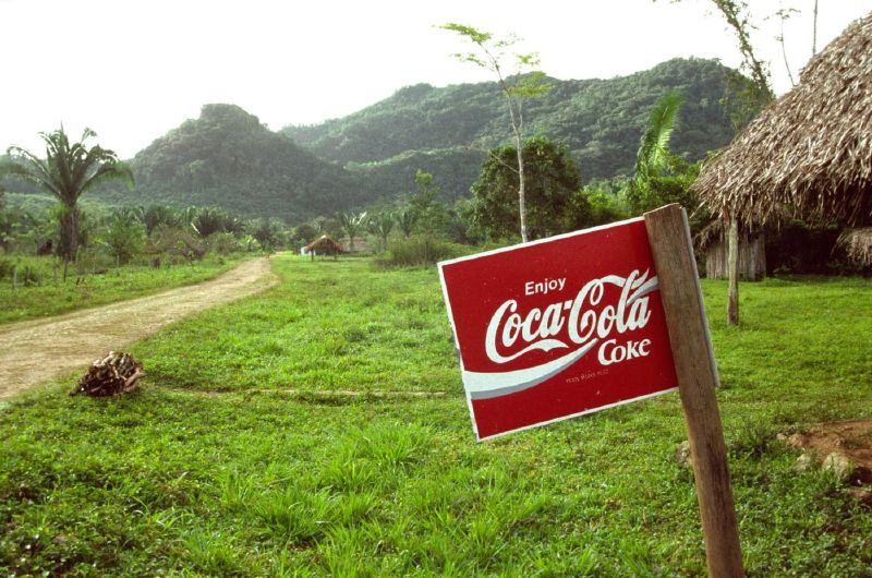 Vítejte v Coca-Cole. Nepůjčili byste nám (ilustrační foto)? Vítejte v Coca-Cole. Nepůjčili byste nám (ilustrační foto)?
