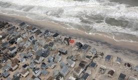 Zpustošené domy na pobřeží státu New Jersey.