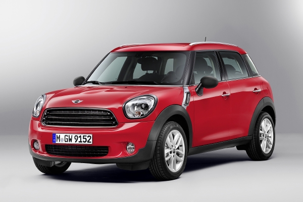 Inovace vozu Mini Countryman se dotkla hlavně interiéru a barev. Inovace vozu Mini Countryman se dotkla hlavně interiéru a barev.