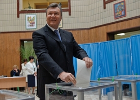 Volby na Ukrajině vyhrála podle dosud neúplných výsledků Strana regionů prezidenta Viktora Janukovyče.