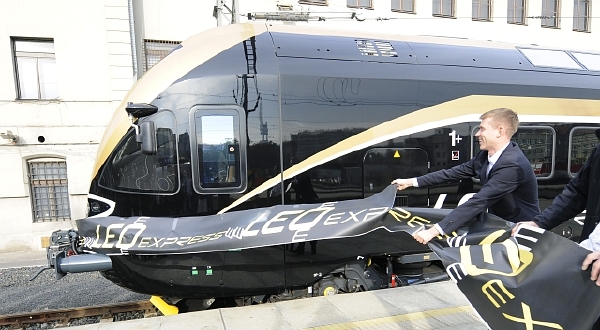 Leo Express kromě provozu na trati mezi Prahou a Ostravou chystá vstup na další dálkové tratě v Česku. Leo Express kromě provozu na trati mezi Prahou a Ostravou chystá vstup na další dálkové tratě v Česku.