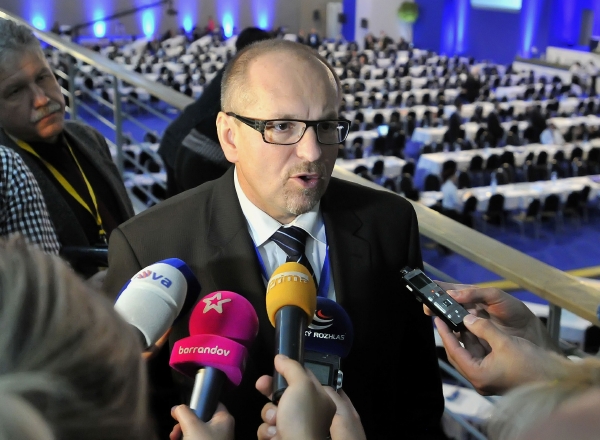 Ivan Fuksa se neúspěšně ucházel o křeslo předsedy ODS. Ivan Fuksa se neúspěšně ucházel o křeslo předsedy ODS.