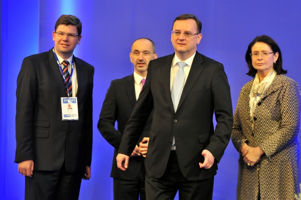 Nové vedení strany (zleva) místopředseda Jiří Pospíšil, první místopředseda Martin Kuba, předseda Petr Nečas a místopředsedkyně Miroslava Němcová. Nové vedení strany (zleva) místopředseda Jiří Pospíšil, první místopředseda Martin Kuba, předseda Petr Nečas a místopředsedkyně Miroslava Němcová.