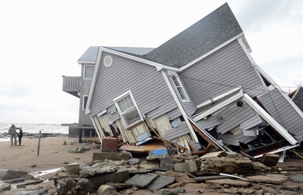 Bouře Sandy si koncem října ve Spojených státech vyžádala nejméně 112 mrtvých. Bouře Sandy si koncem října ve Spojených státech vyžádala nejméně 112 mrtvých.