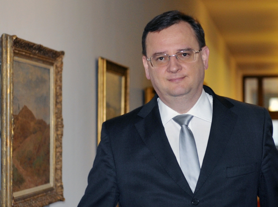Vláda Petra Nečase přerušila do středy jednání o novém návrhu státního rozpočtu.