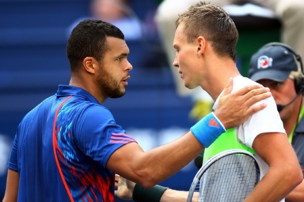 Jo-Wilfried Tsonga (vlevo) vyzve na Turnaji mistrů Tomáše Berdycha. Jo-Wilfried Tsonga (vlevo) vyzve na Turnaji mistrů Tomáše Berdycha.
