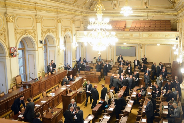Kabinet Petra Nečase má pravděpodobně dostatek hlasů pro přežití (ilustrační foto).