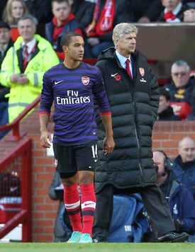 Zase střídání. Walcott byl často pro Wengera pouze ofenzivním žolíkem.