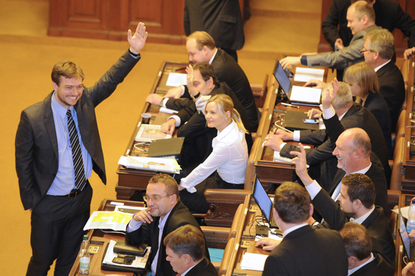 Poslanecká sněmovna vládní balíček přijala. Poslanecká sněmovna vládní balíček přijala.