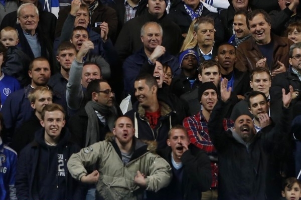 Fanouškovi Chelsea byl zakázán vstup na stadion.