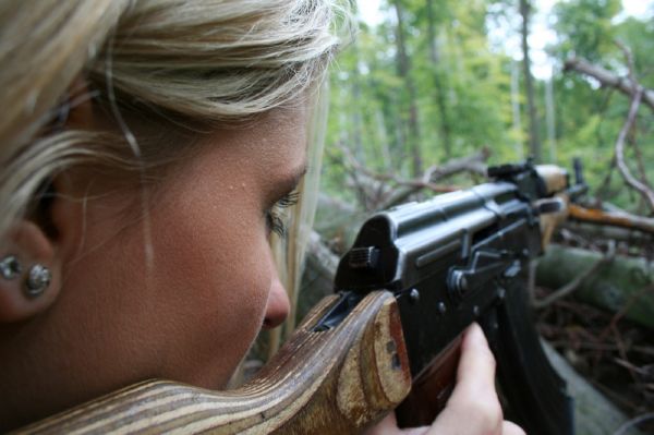 Zbraň do kabelky AK-47 sice není, ale...