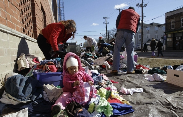 Bouře Sandy potrápila americké pobřeží a vyhnala tisíce obyvatel New Yorku z jejich domovů. Bouře Sandy potrápila americké pobřeží a vyhnala tisíce obyvatel New Yorku z jejich domovů.