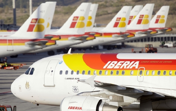 Letecká společnost Iberia bojuje s finanční krizí. Letecká společnost Iberia bojuje s finanční krizí.