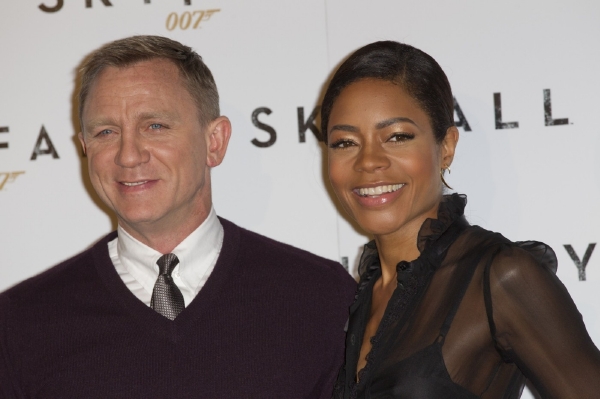 Daniel Craig a jeho "Bond girl" Naomie Harris.